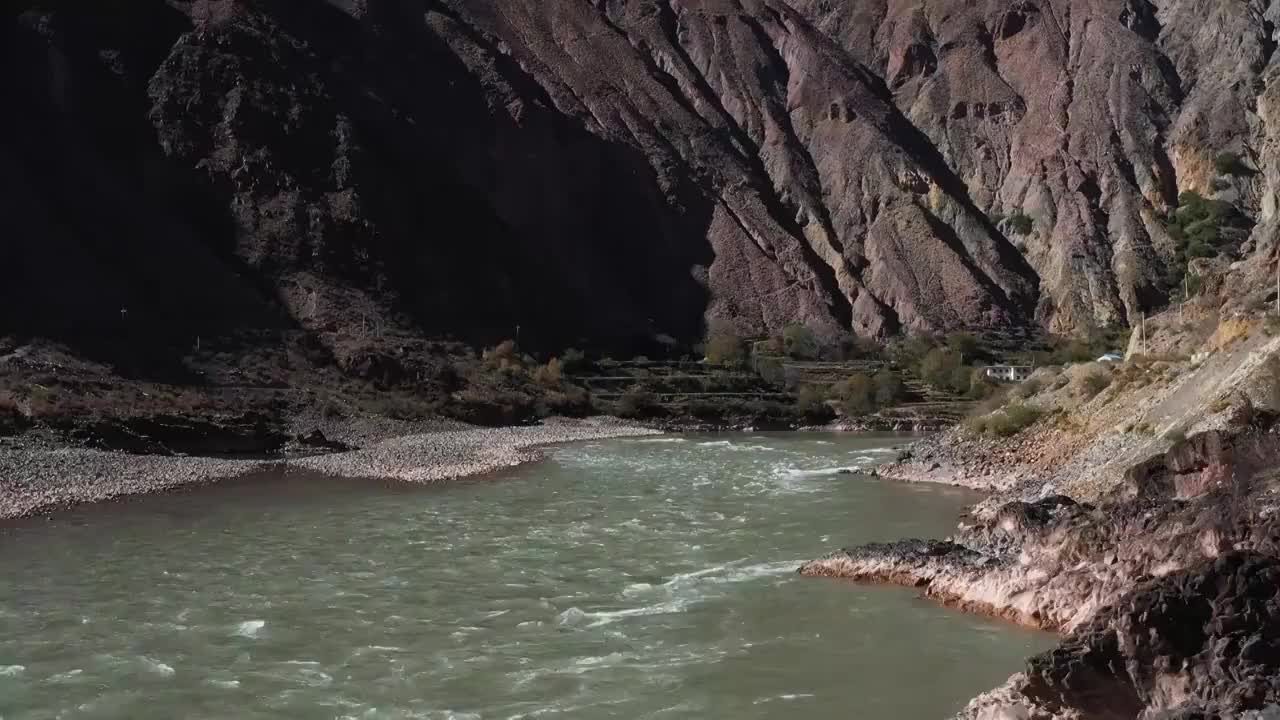 云南迪庆：澜沧江峡谷风光视频素材