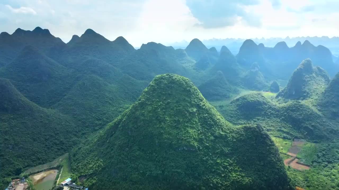 广西桂林市漓江两岸自然山水风光视频素材