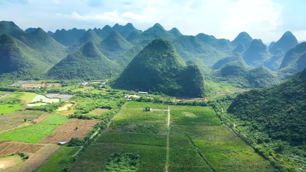 广西桂林市漓江两岸自然山水风光视频素材