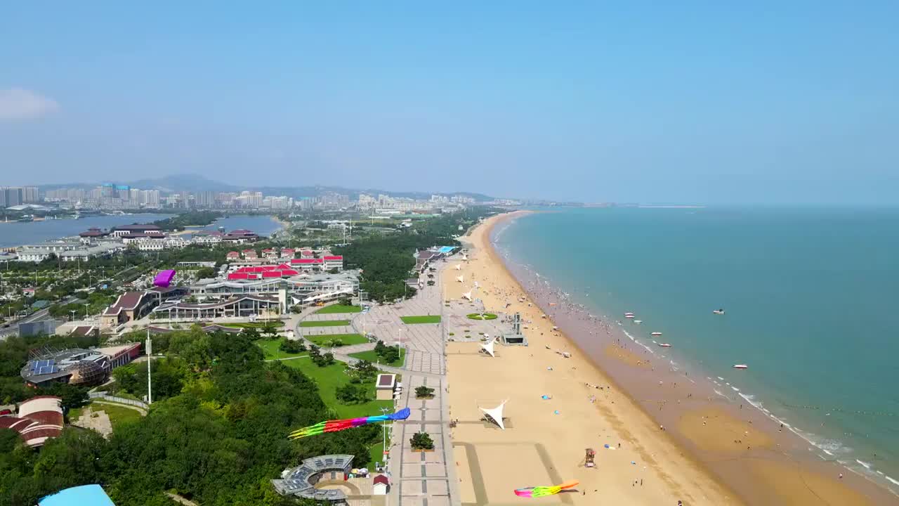 航拍山东日照海岸线万平口景区视频素材