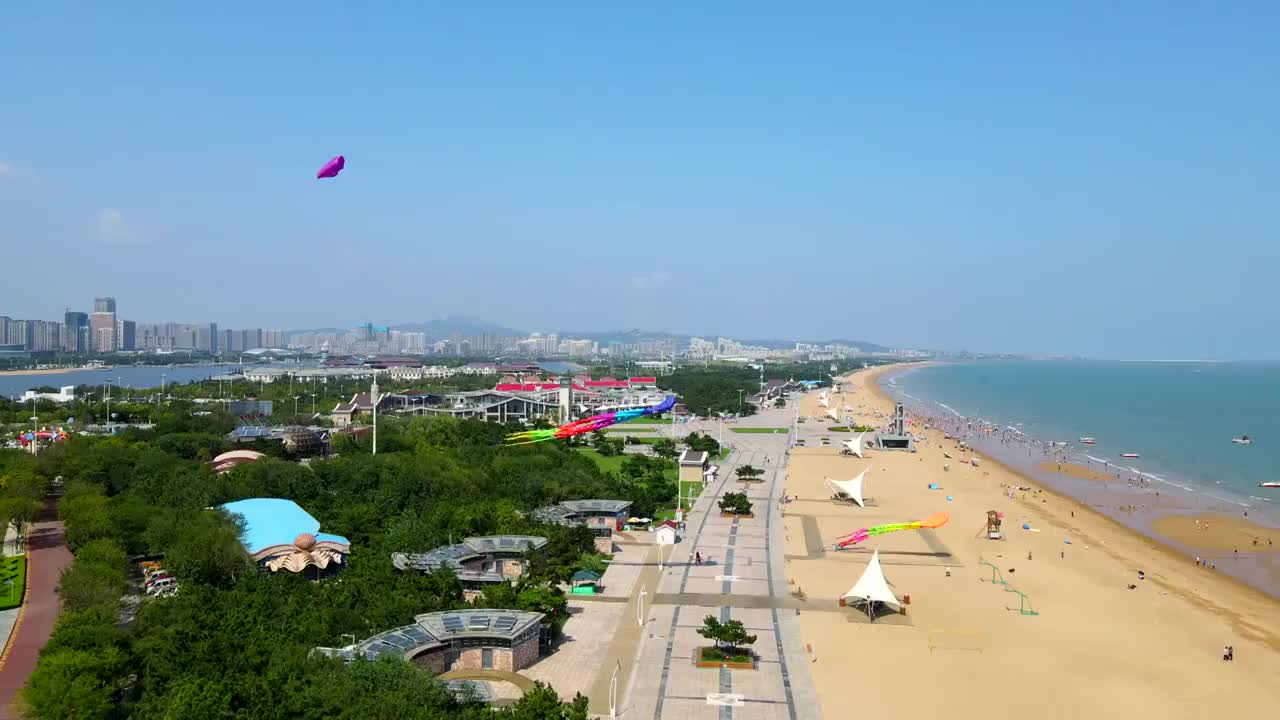 航拍山东日照海岸线万平口景区视频素材