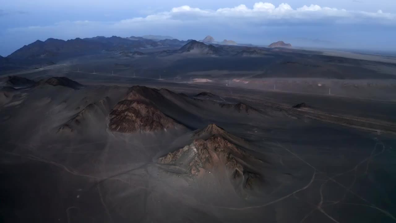 青海海西黑山戈壁蓝调航拍视频素材