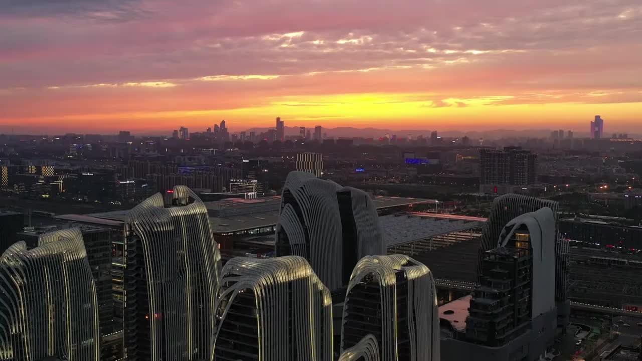 南京喜玛拉雅街区夜景视频素材