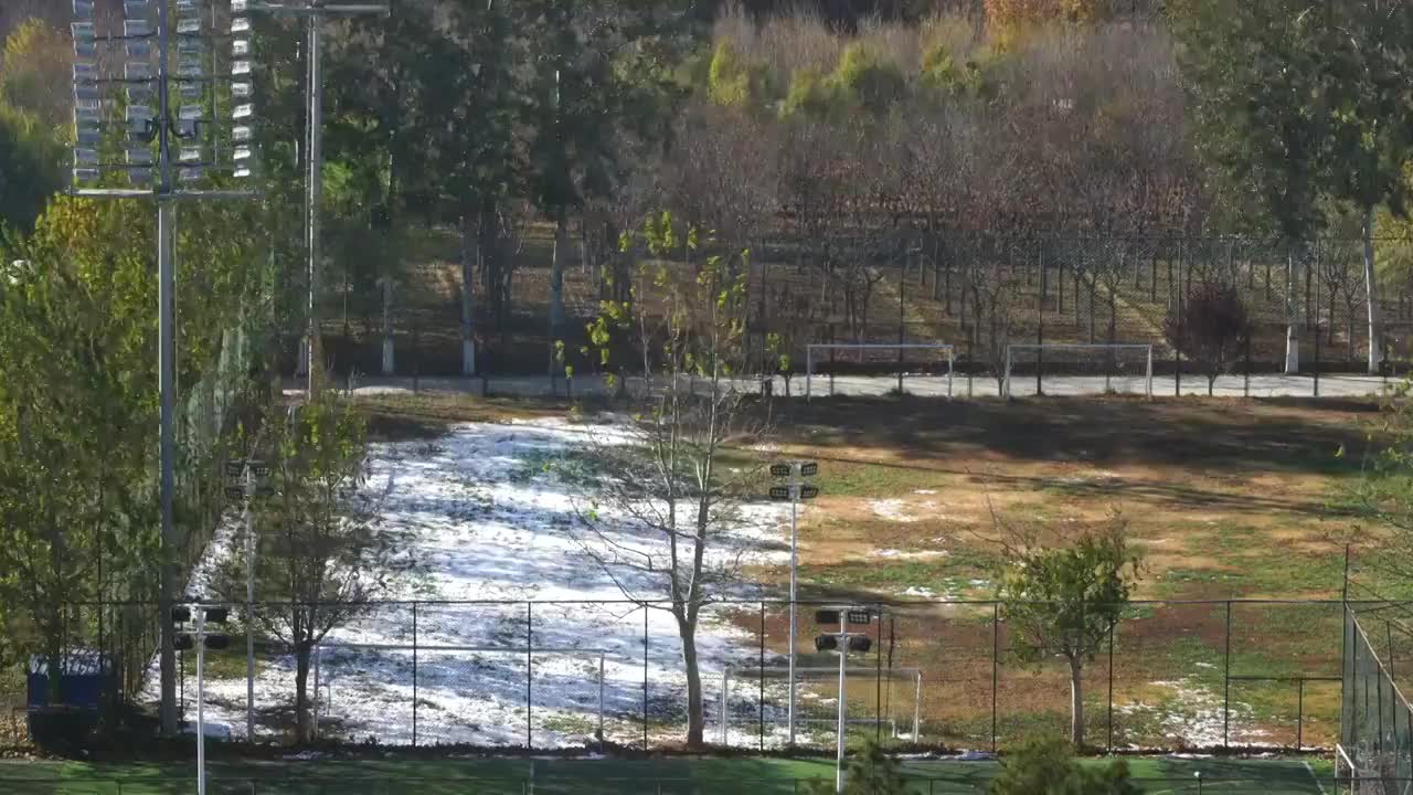 北京：雪后的运动场视频素材