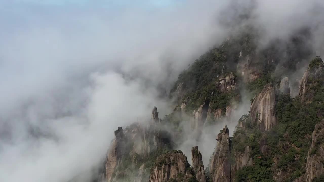 江西上饶：航拍三清山春季云海视频素材