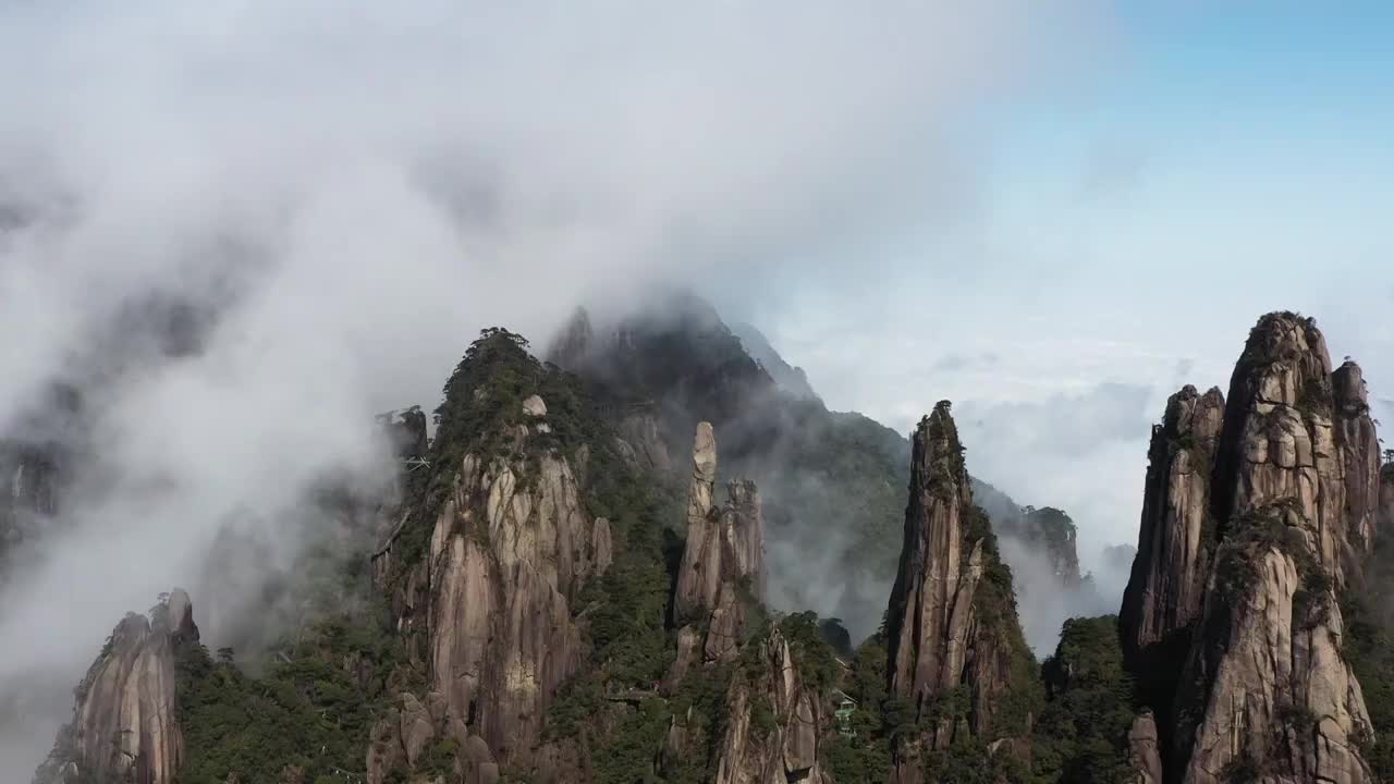 江西上饶：航拍三清山春季云海视频素材