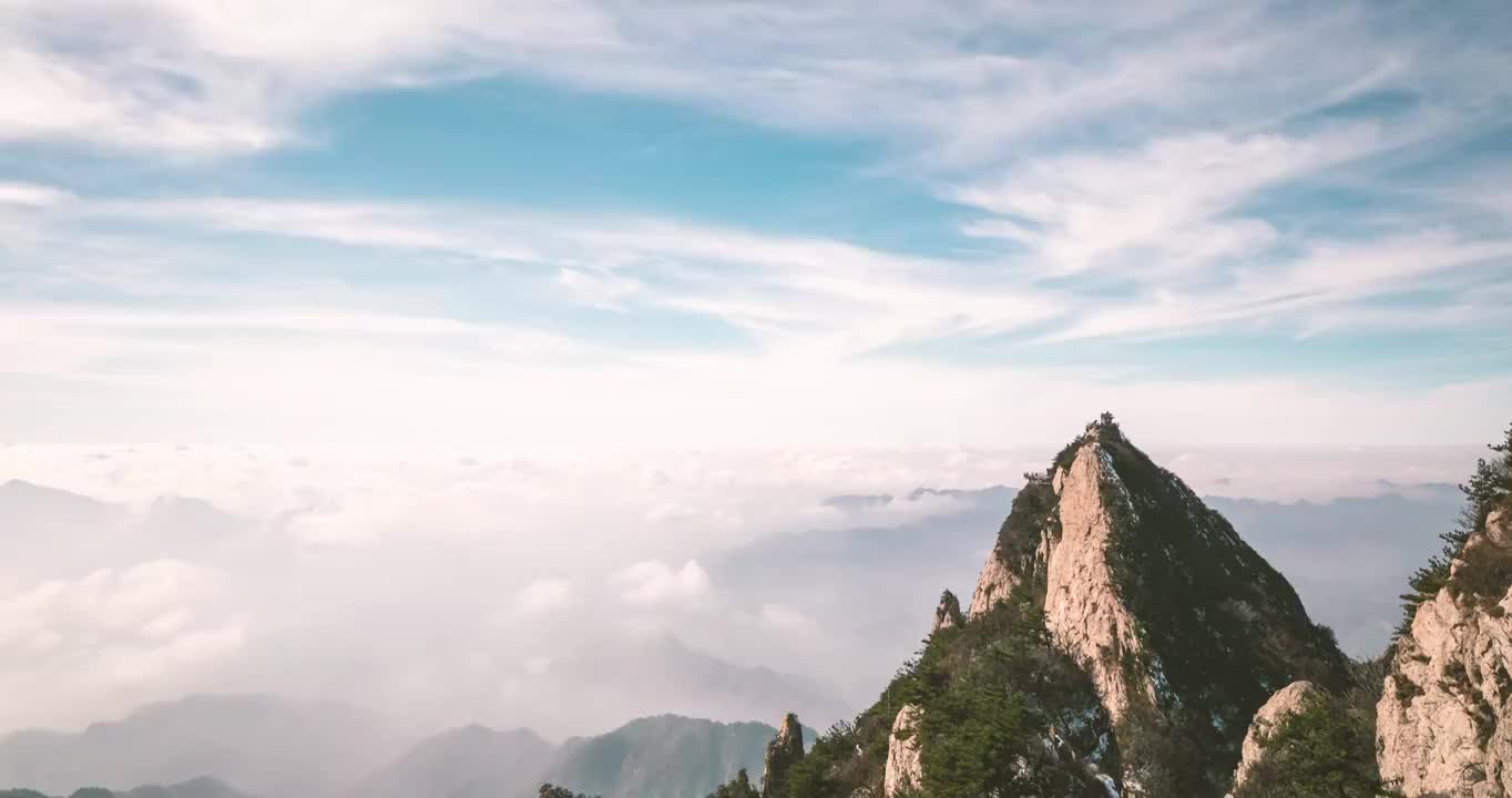 中国河南省洛阳市栾川县老君山风景区日出延时视频素材