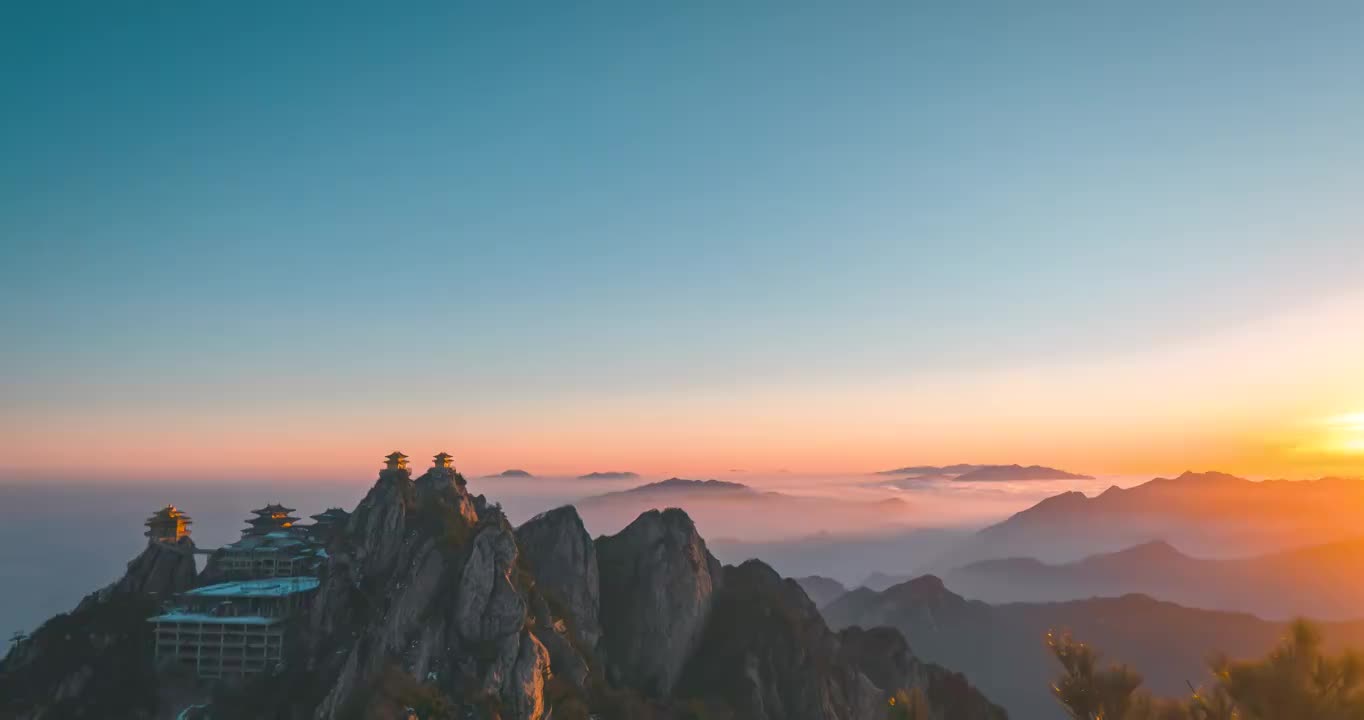 中国河南省洛阳市栾川县老君山风景区日出延时视频素材