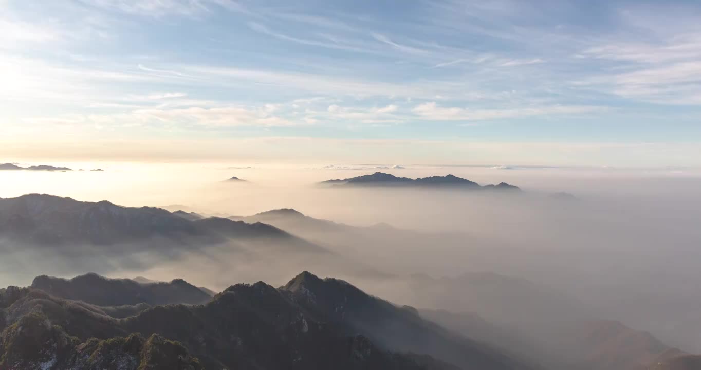 中国河南省洛阳市栾川县老君山风景区日出延时视频素材