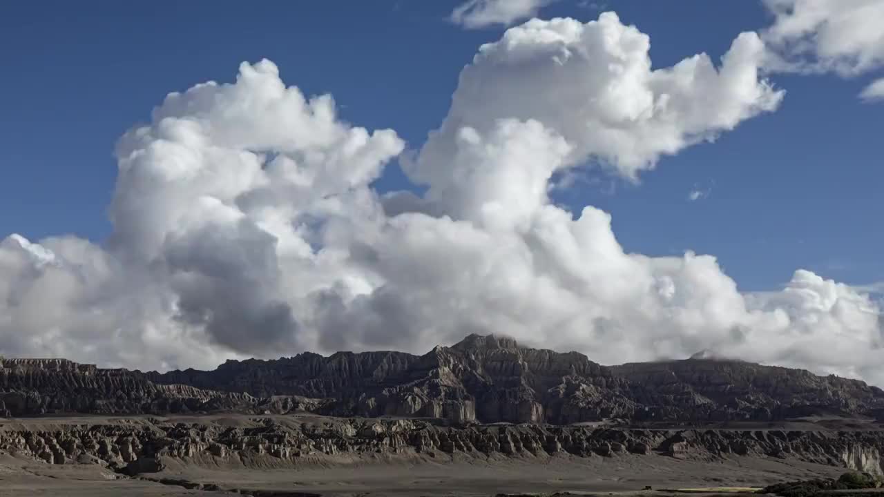 扎达土林天空的云，云层，干旱，天空，晴朗，壮观，云，卷积云视频素材