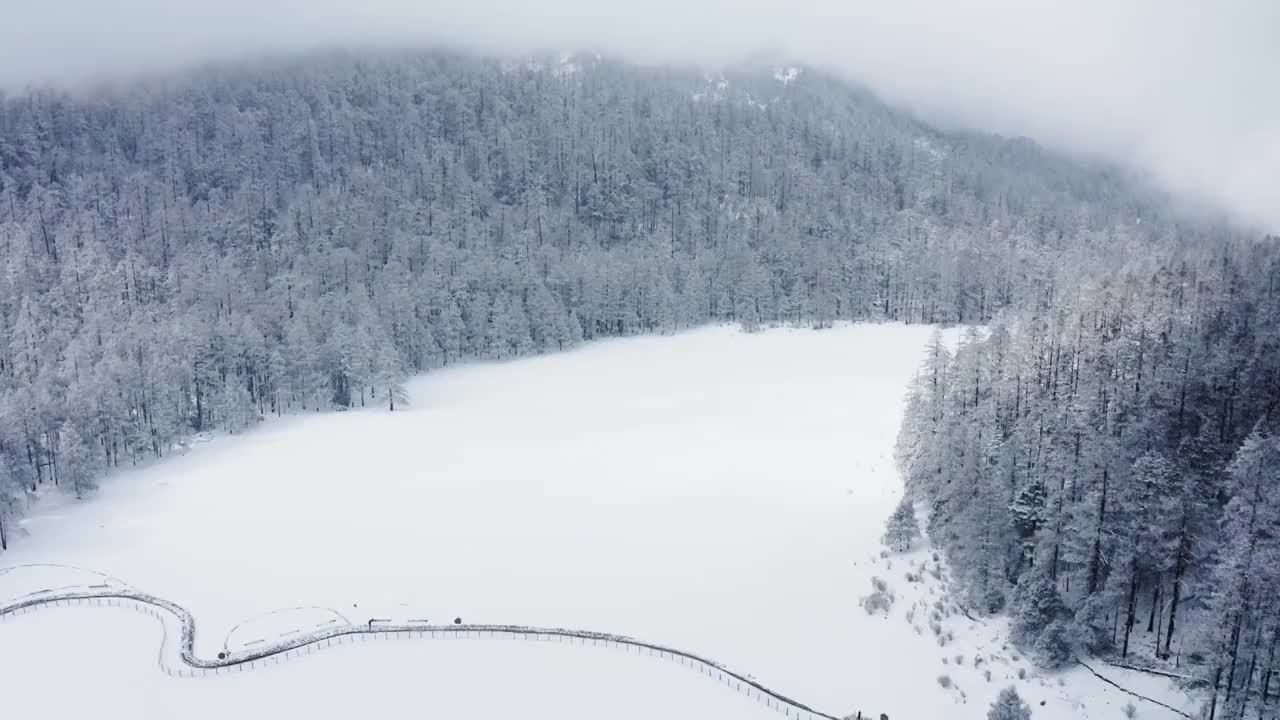 云南丽江玉龙雪山航拍雪景视频素材