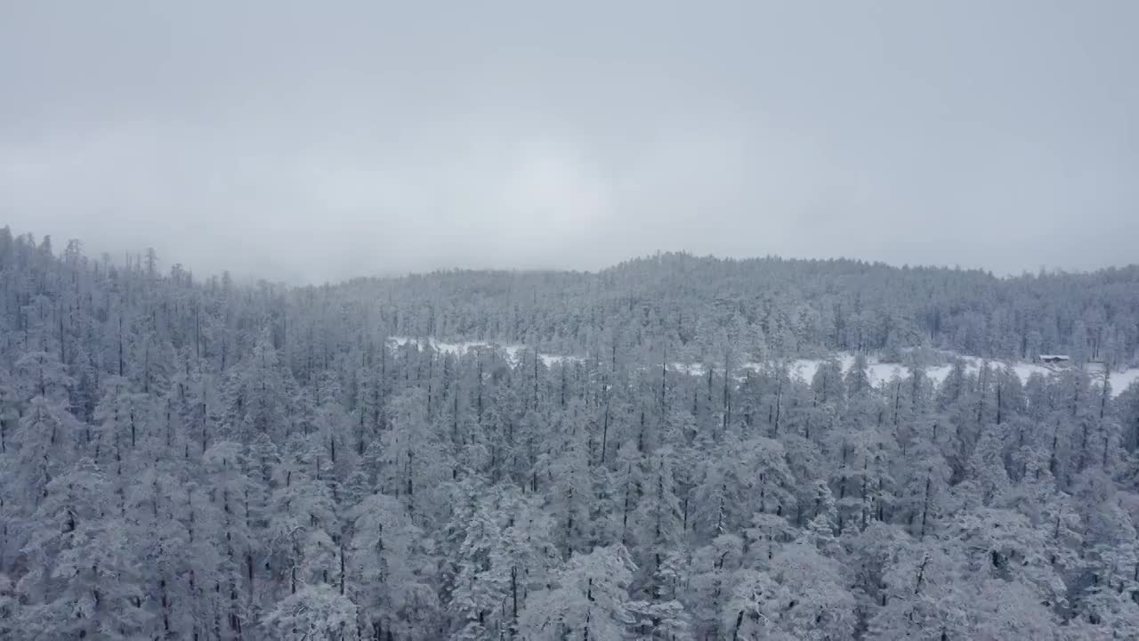 云南丽江玉龙雪山航拍雪景视频素材