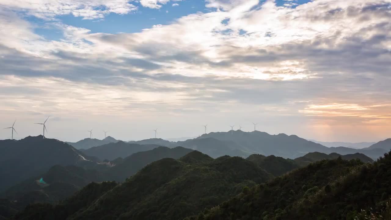 福建省龙岩市漳平市永福红尖山,大西岭风电,日落晚霞视频素材