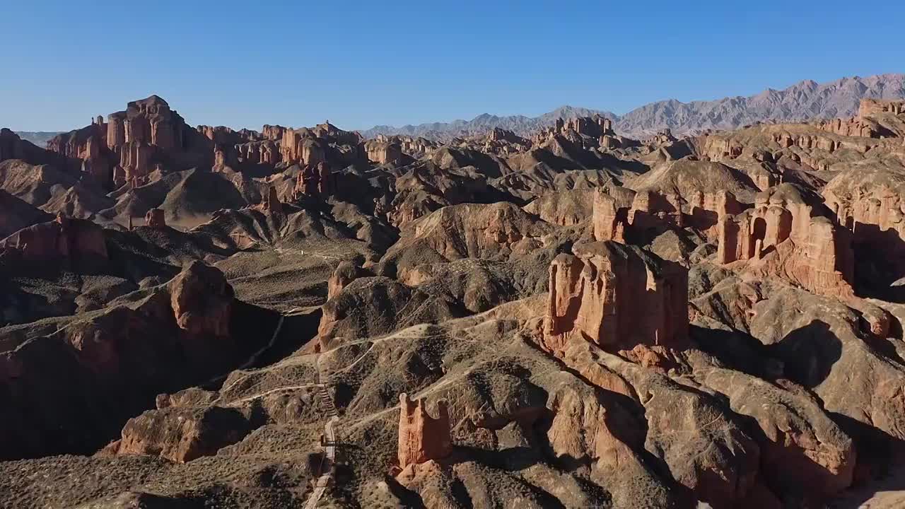 张掖冰沟丹霞的峡谷，丹霞，山谷，沟壑，炎热，壮观，地质，雄伟视频素材