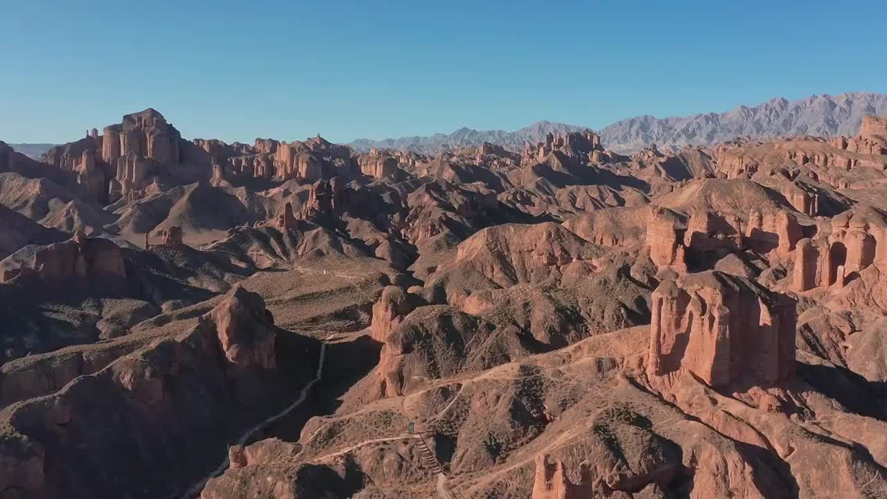 张掖冰沟丹霞的峡谷，丹霞，山谷，沟壑，炎热，壮观，地质，雄伟视频素材