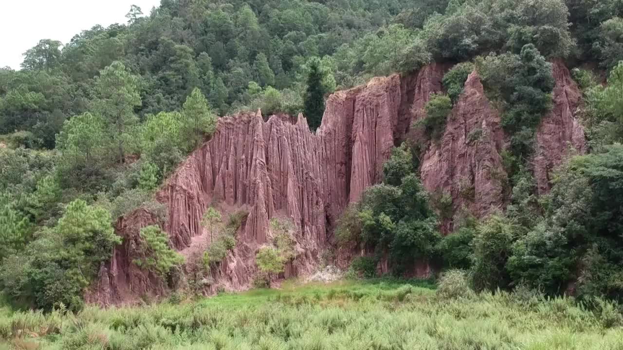 云南省红河州石屏县的一处土林地貌视频素材