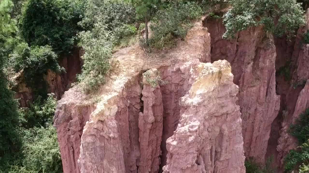 云南省红河州石屏县的一处土林地貌视频素材