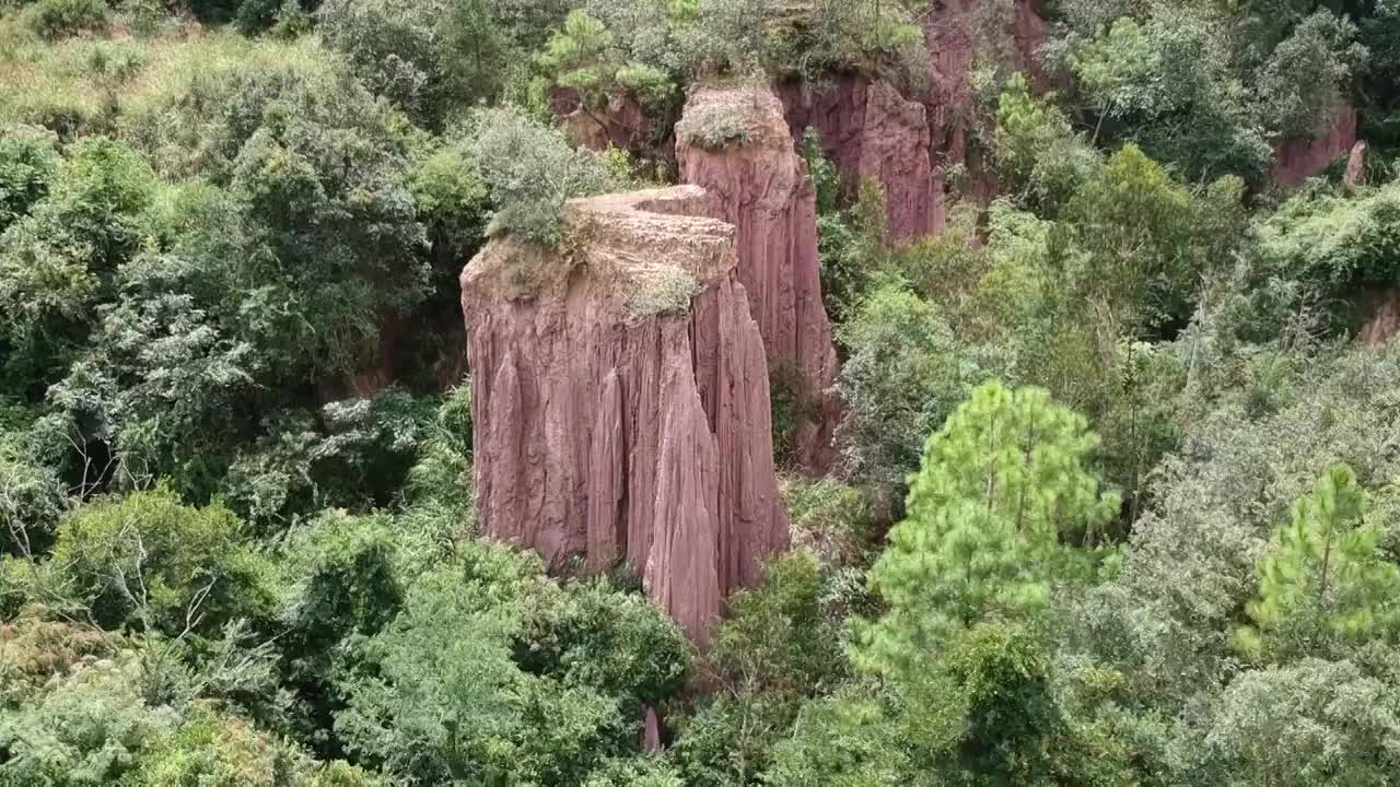 云南省红河州石屏县的一处土林地貌视频素材