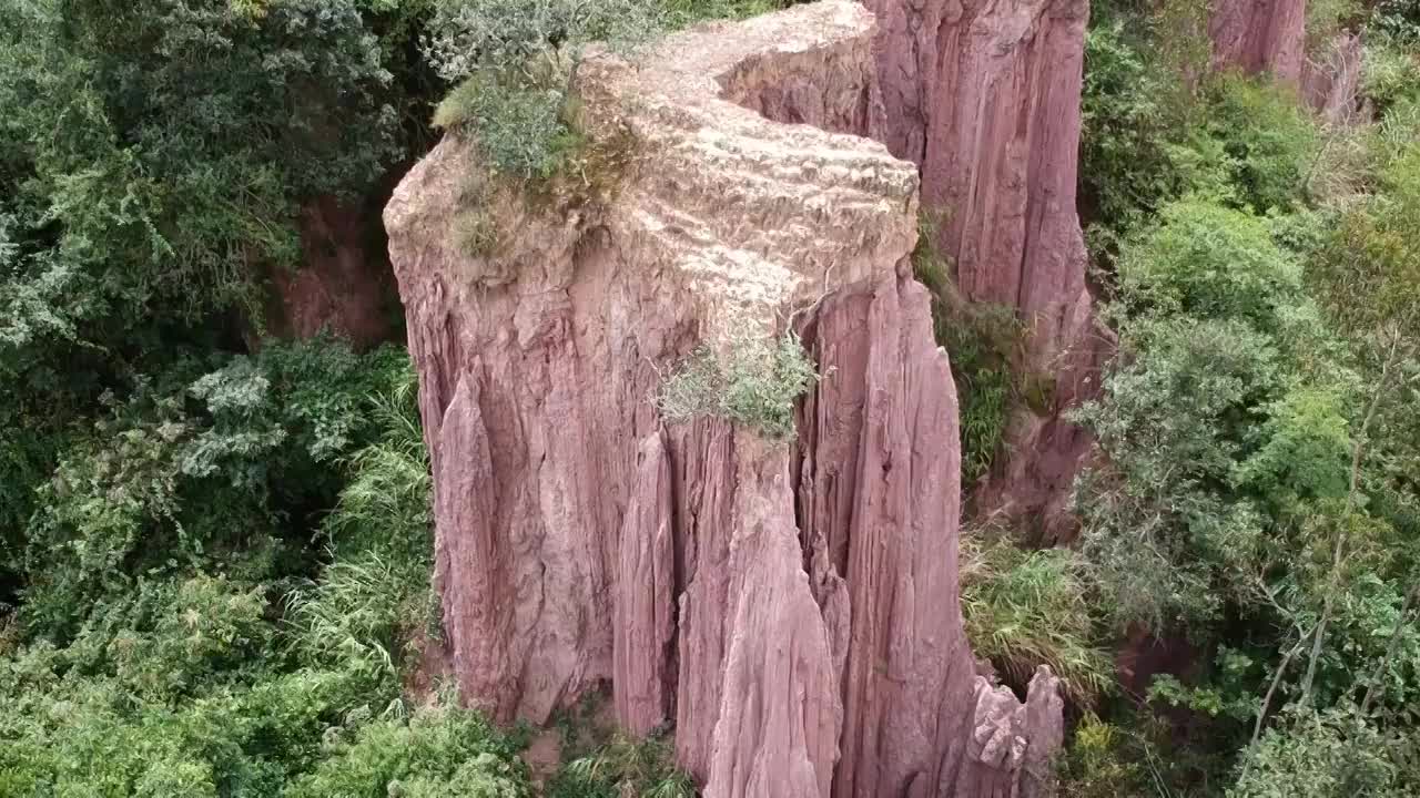 云南省红河州石屏县的一处土林地貌视频素材