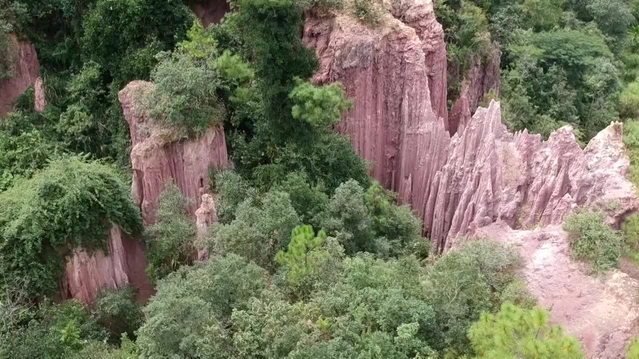 云南省红河州石屏县的一处土林地貌视频素材