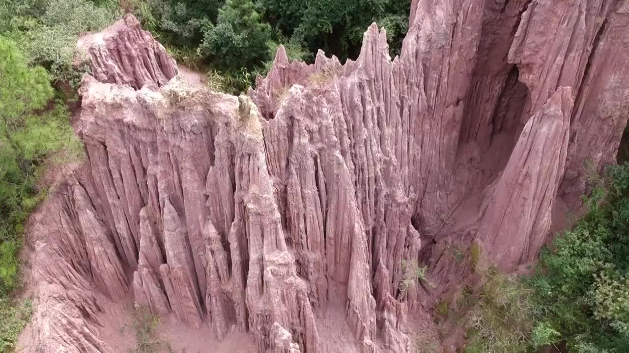 云南省红河州石屏县的一处土林地貌视频素材