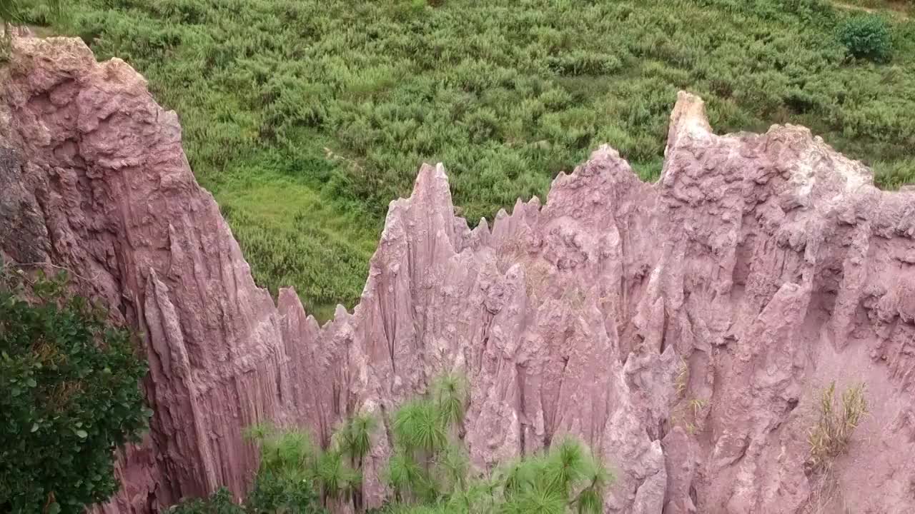 云南省红河州石屏县的一处土林地貌视频素材