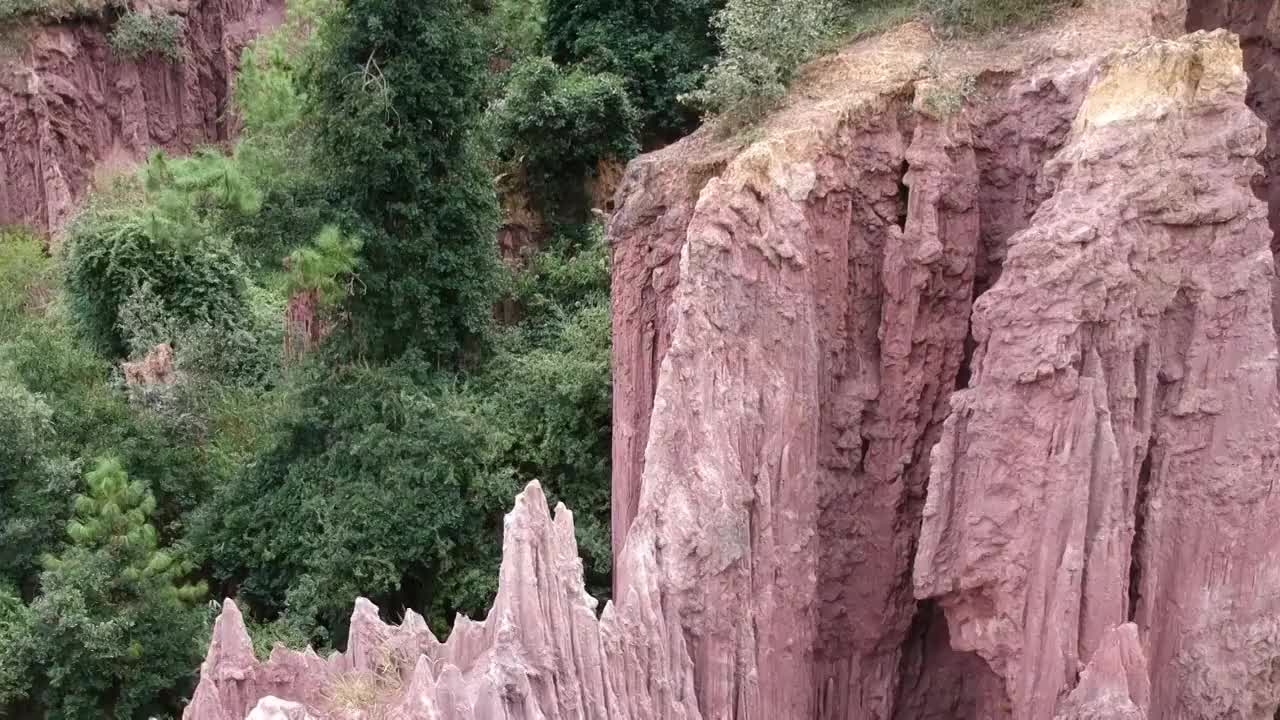 云南省红河州石屏县的一处土林地貌视频素材