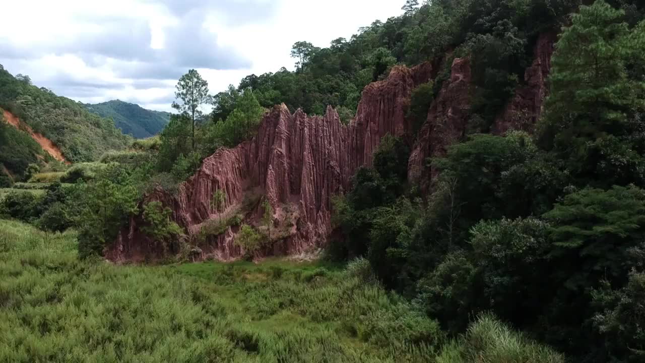 云南省红河州石屏县的一处土林地貌视频素材