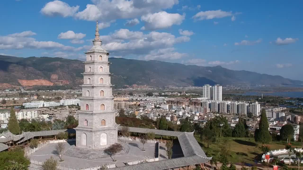 云南省红河州石屏县地标建筑焕文塔航拍视频素材