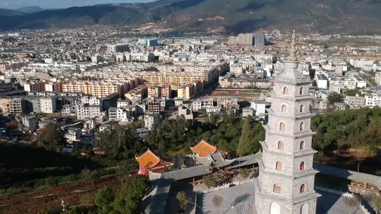 云南省红河州石屏县地标建筑焕文塔航拍视频素材