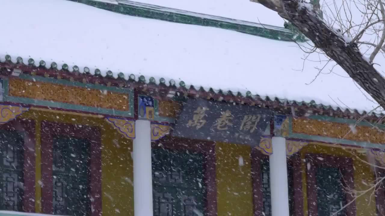 黑龙江省齐齐哈尔市龙沙公园万卷阁雪景视频素材