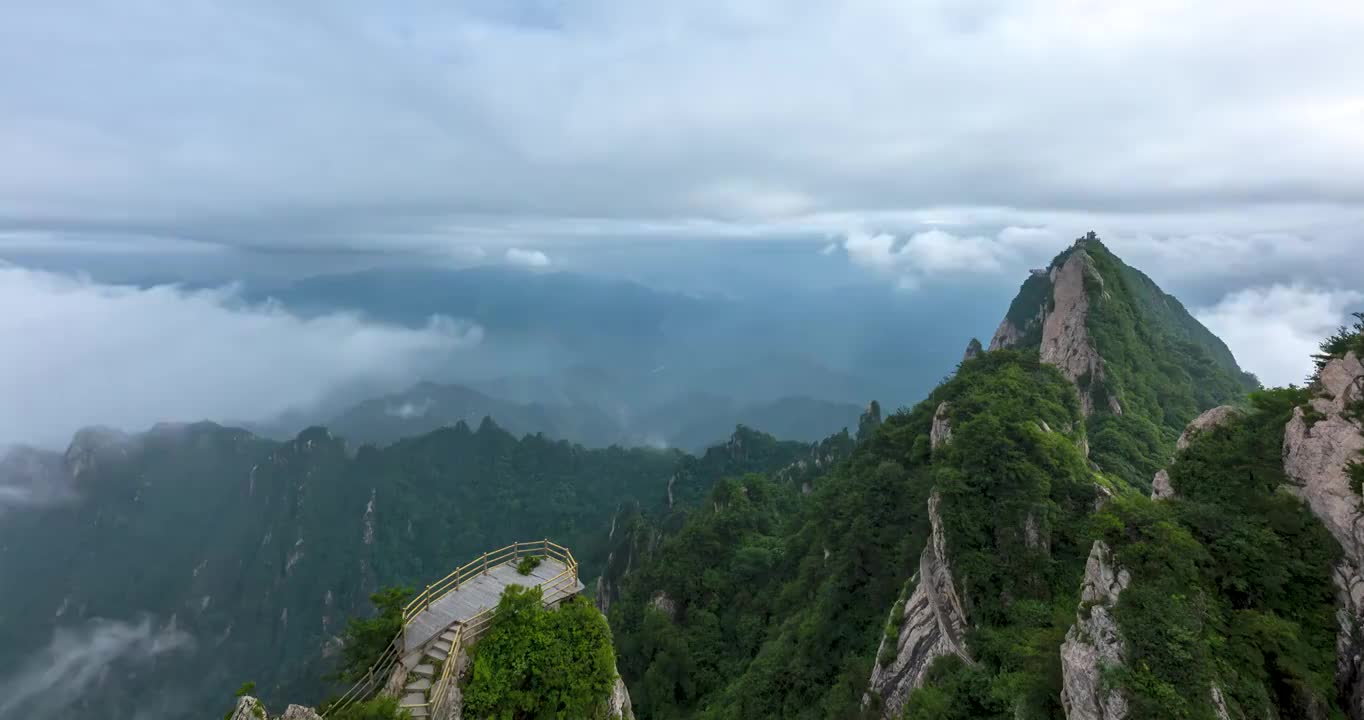 中国河南省洛阳市栾川县老君山风景区延时云海摄影视频素材