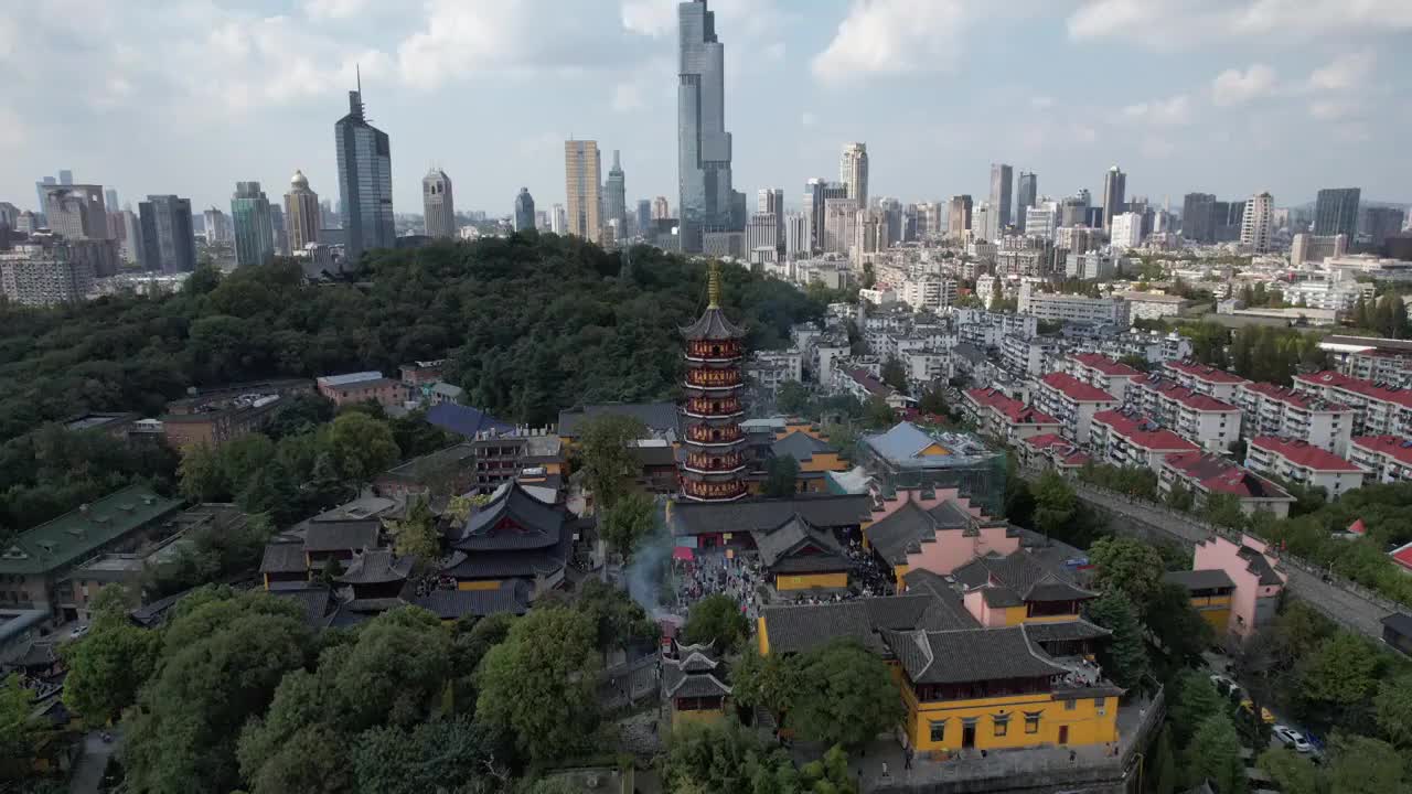 航拍环绕古鸡鸣寺视频下载