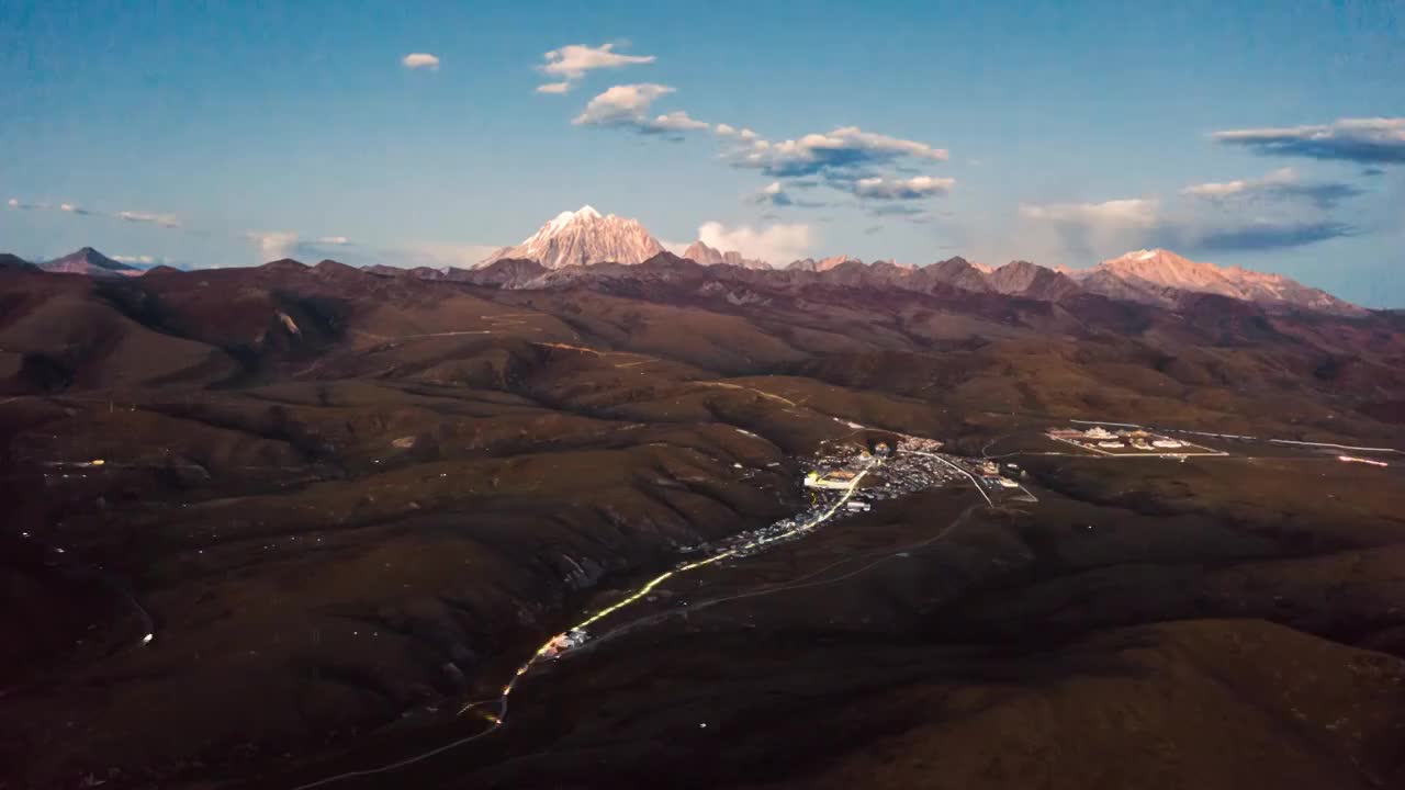 川西塔公草原雅拉雪山风光延时视频素材