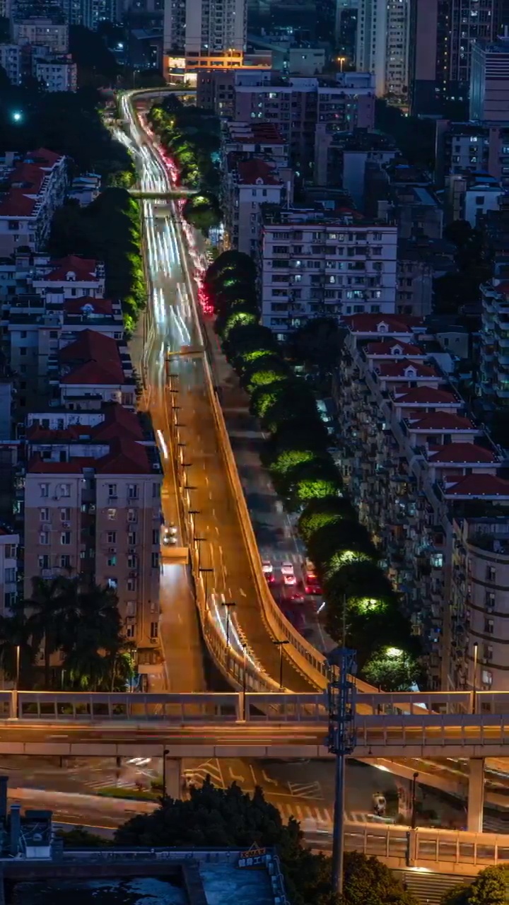 中国广州夜晚城市道路繁忙车流延时摄影视频素材