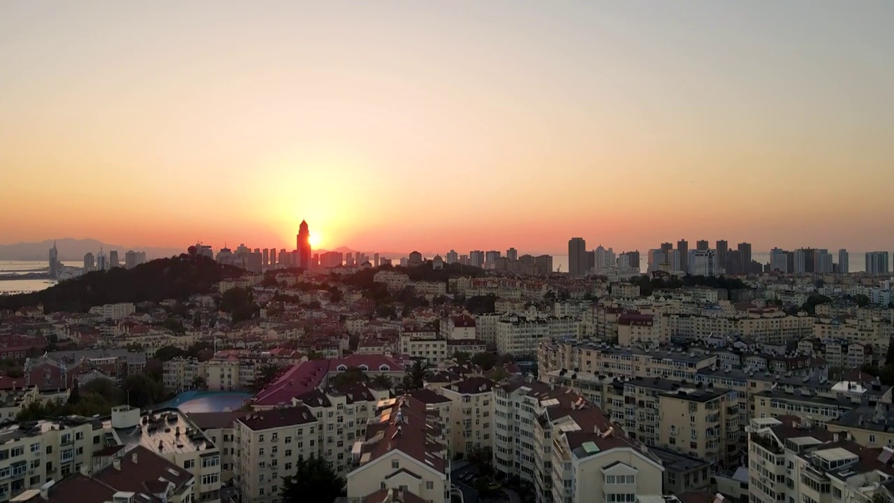 航拍青岛湾风光和夕阳日落视频素材