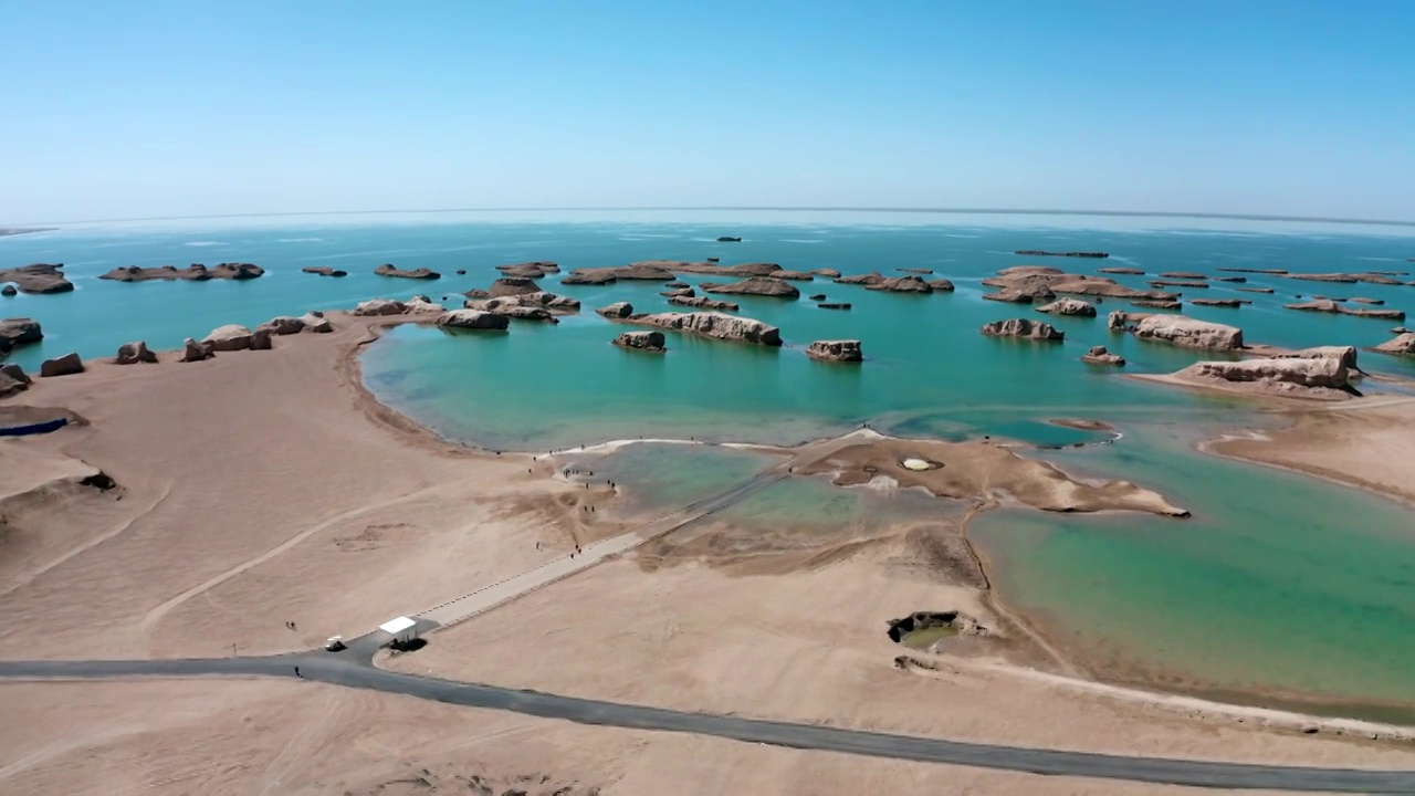 青海海西乌素特水上雅丹航拍视频素材