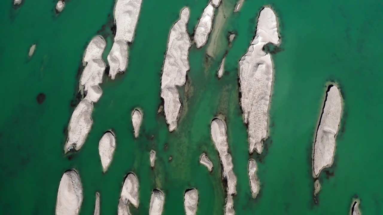 青海海西乌素特水上雅丹航拍视频素材