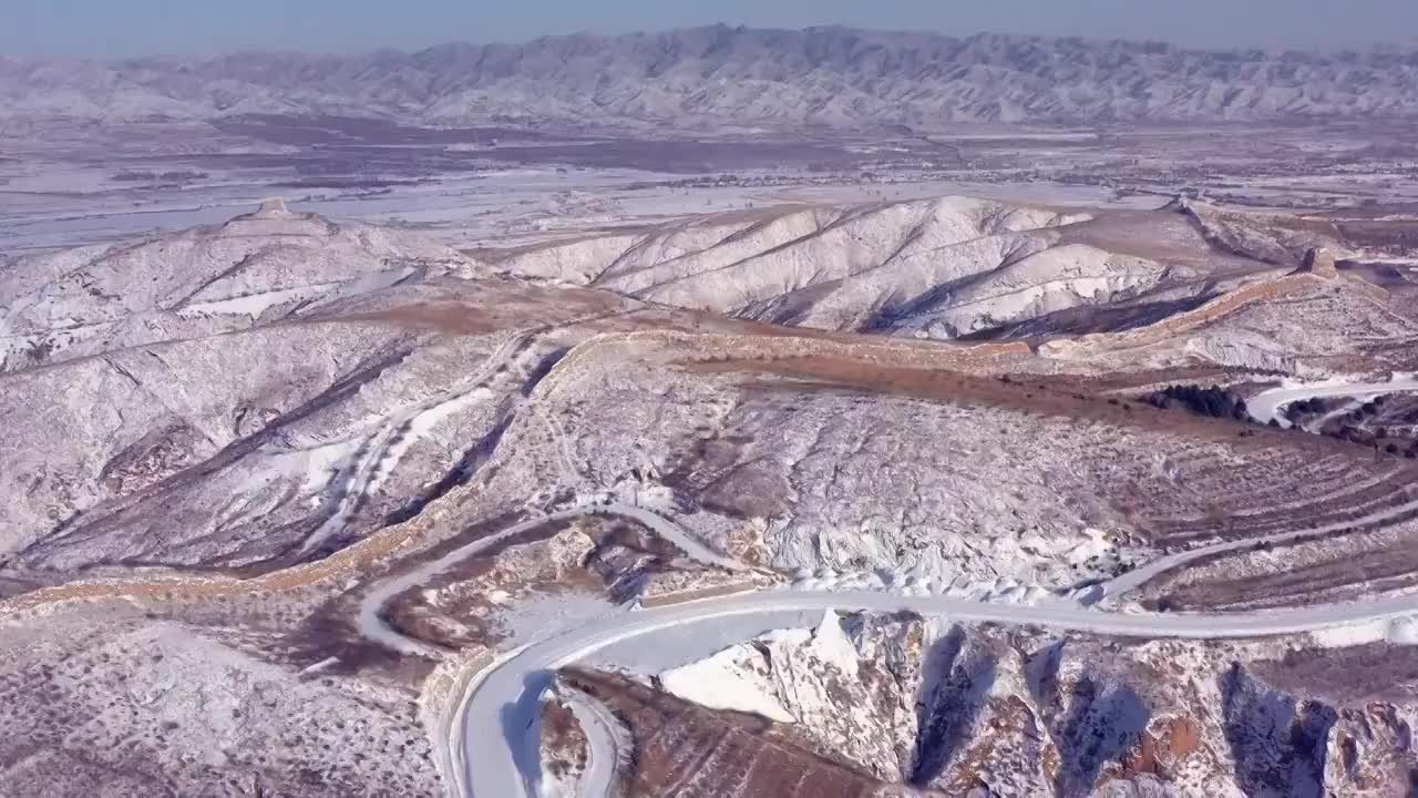 冬雪覆盖下的山西天镇新平堡长城视频素材