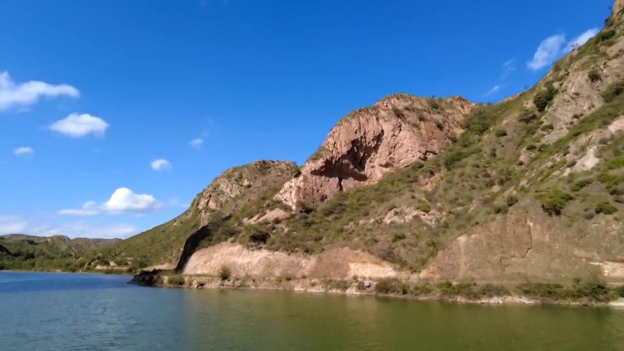 映月湖-蓝天白云和山水延时视频下载