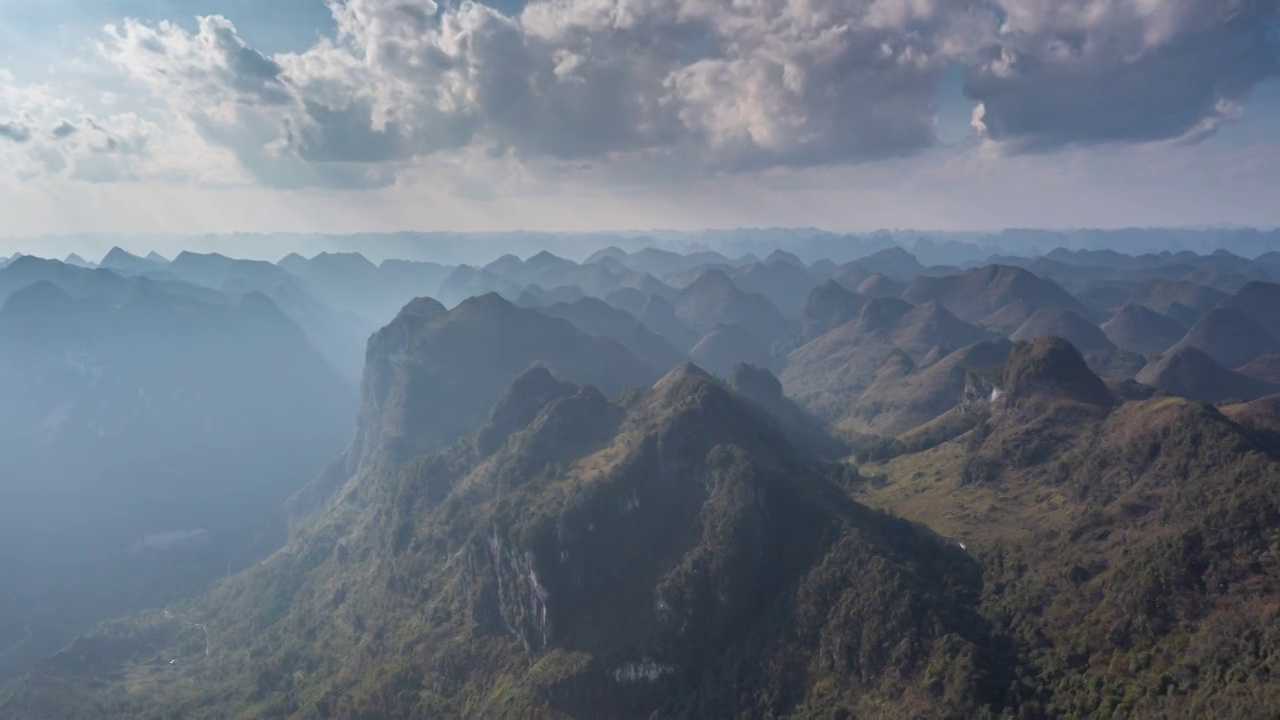 荔波捞村的峰丛和打狗河峡谷景观视频素材