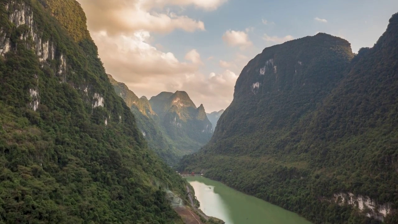 荔波捞村的峰丛和打狗河峡谷景观视频素材