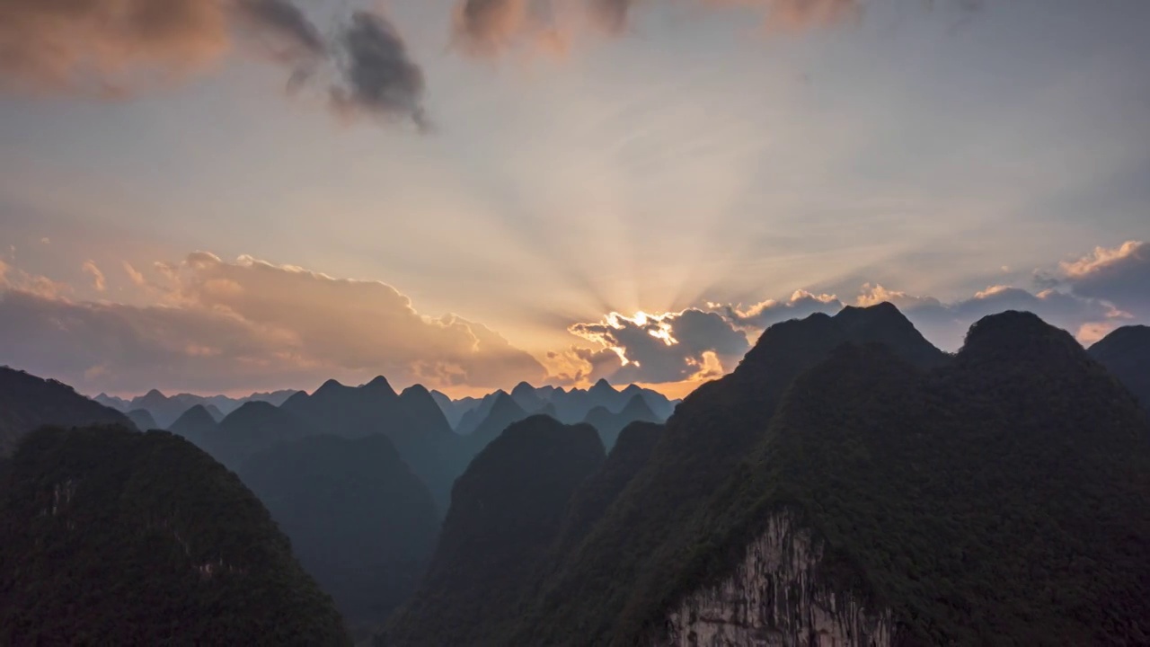 荔波捞村的峰丛和打狗河峡谷景观视频素材