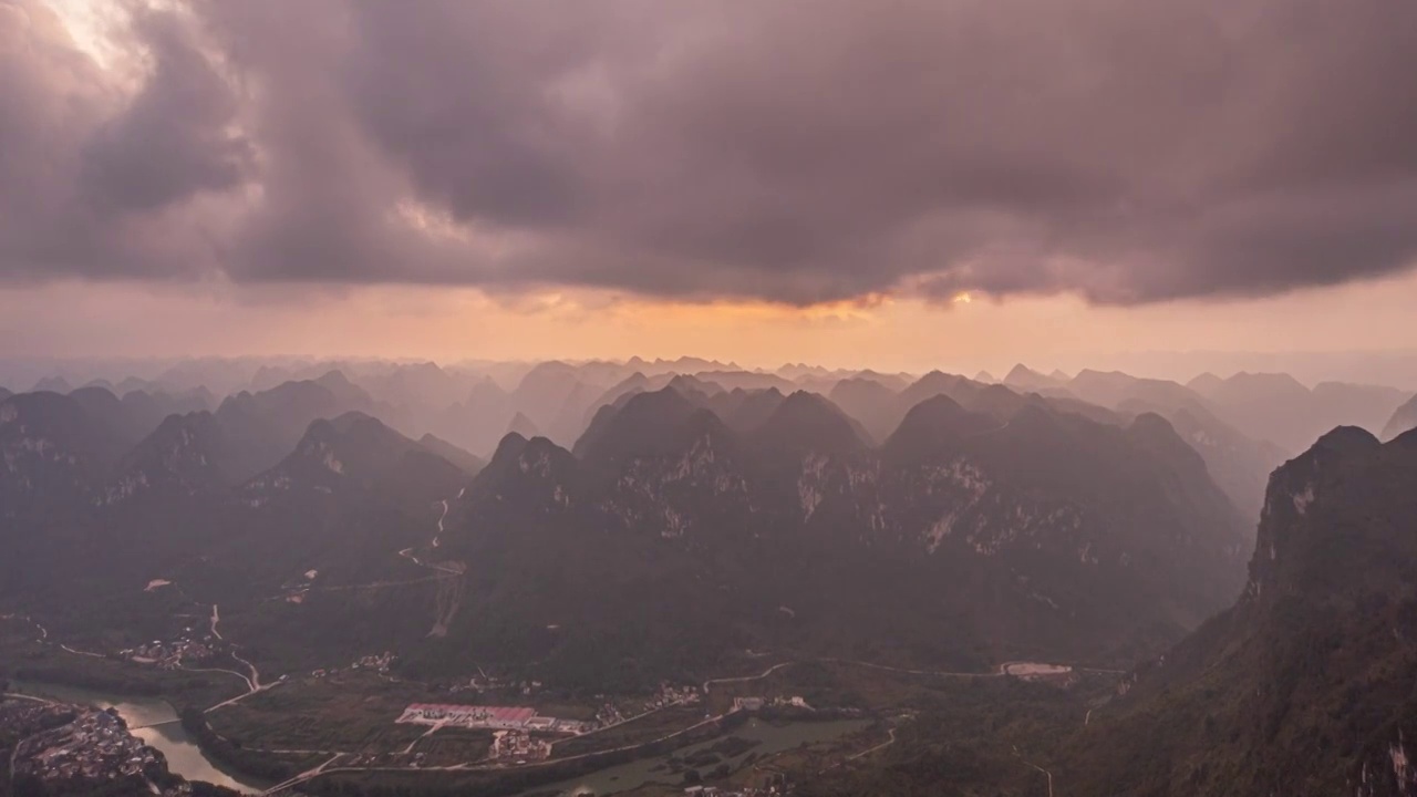 荔波捞村的峰丛和打狗河峡谷景观视频素材