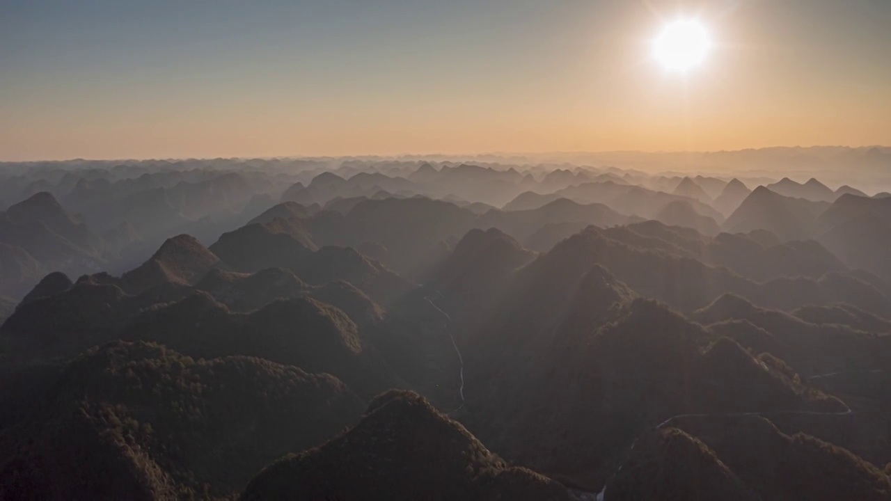 荔波捞村的峰丛和打狗河峡谷景观视频素材