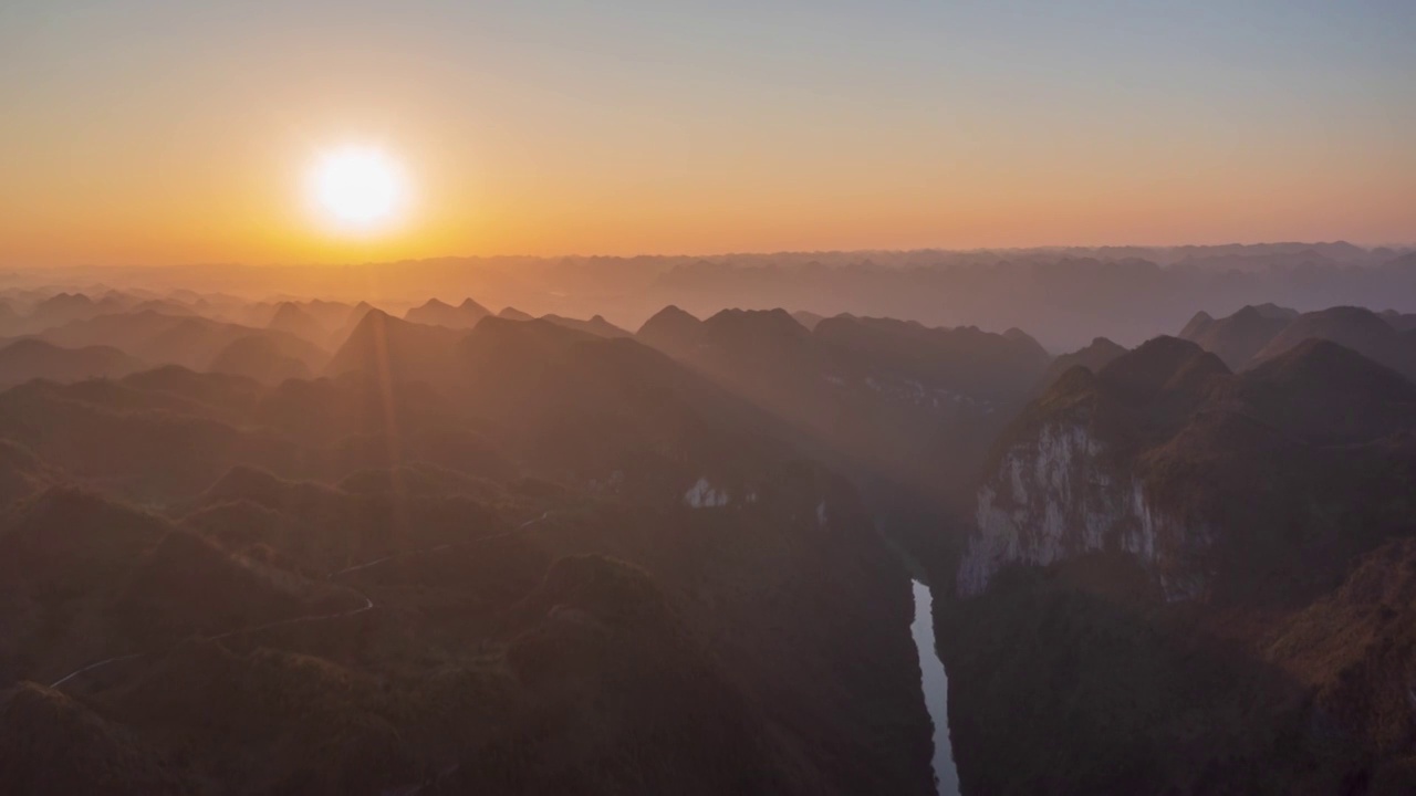 荔波捞村的峰丛和打狗河峡谷景观视频素材