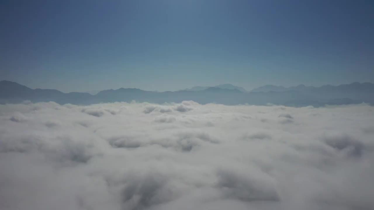 大山云海倒飞视频素材