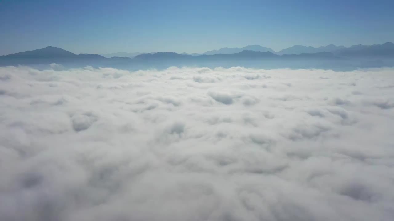 云海侧飞视频素材