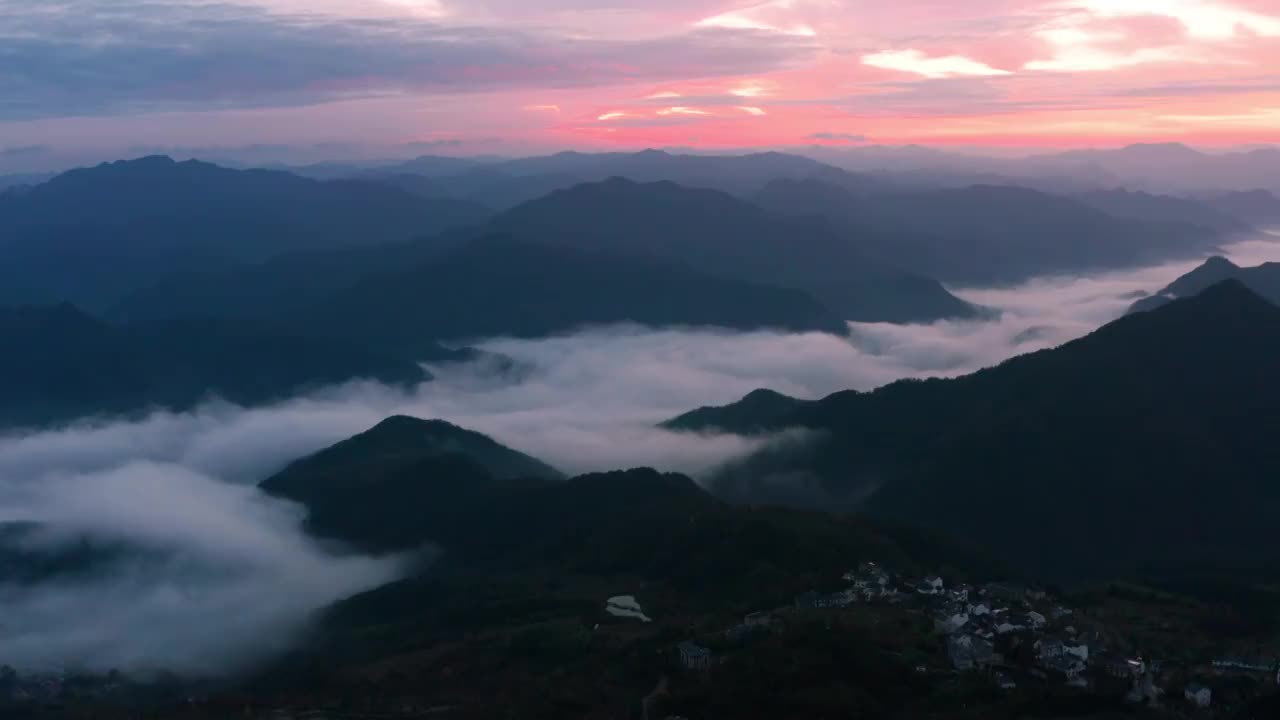 东阳天山朝霞云海风光4K航拍视频素材