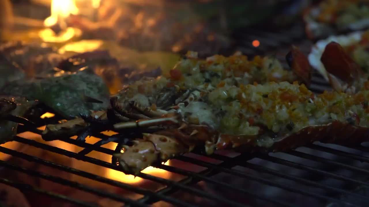 日本料理烧鸟烧烤牛肉鸡肉烤肉视频素材